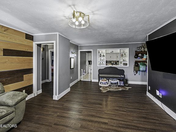 5th image of 611 W 6th Ave