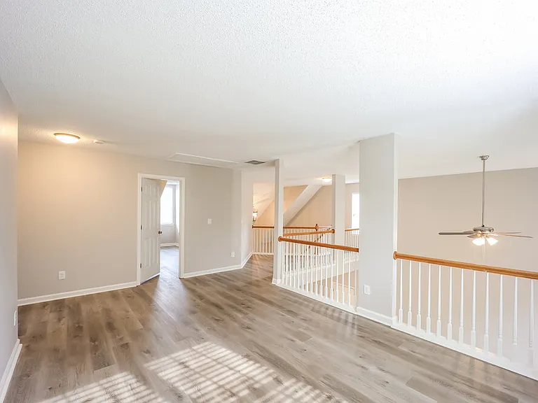 7601 Hilltop Way — Photo 10