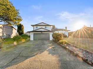 15796 95a Ave, Surrey, BC V4N 2L4