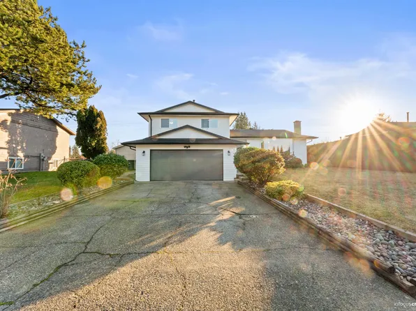 15796 95a Ave, Surrey, BC V4N 2L4