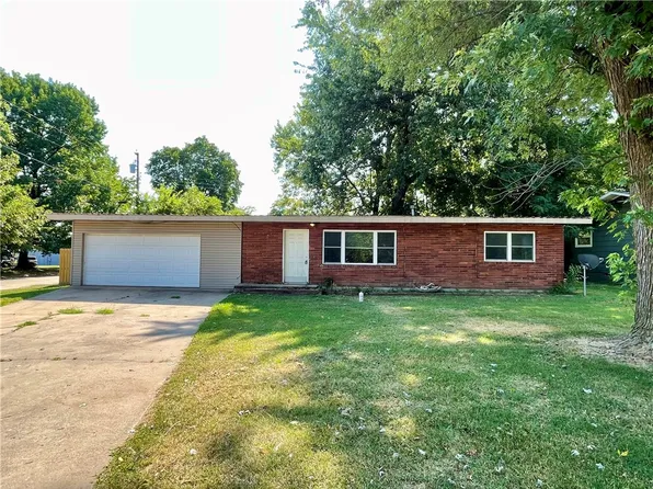 811 N Kansas St, Springdale, AR 72764
