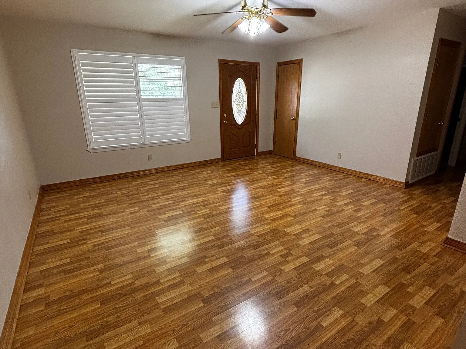 3 bed, 1934 sqft, $2,200 — Photo 2