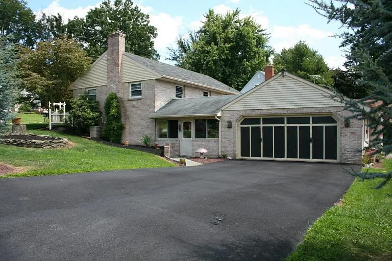1042 Harriet Ave photo 1