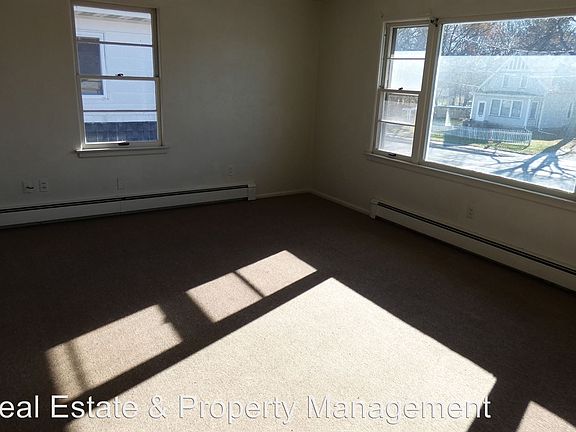 3rd image of 913 W Garfield Ave Side 2
