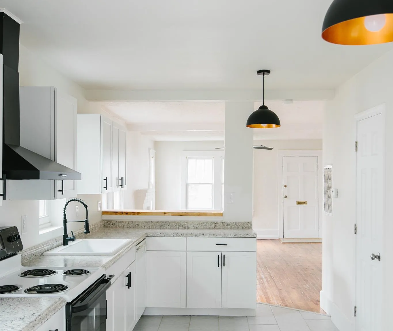 112 N Summit St — Photo 4