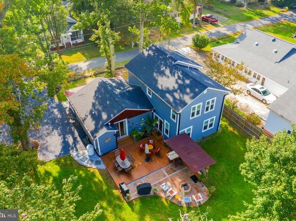 139 8th St, Colonial Beach, VA 22443