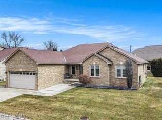 36324 Gloucester Trl, Clinton Township, MI 48035