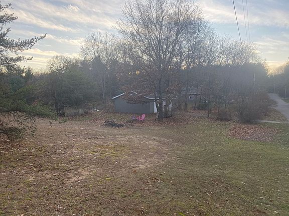 3rd image of 9237 Pine Island Dr NE