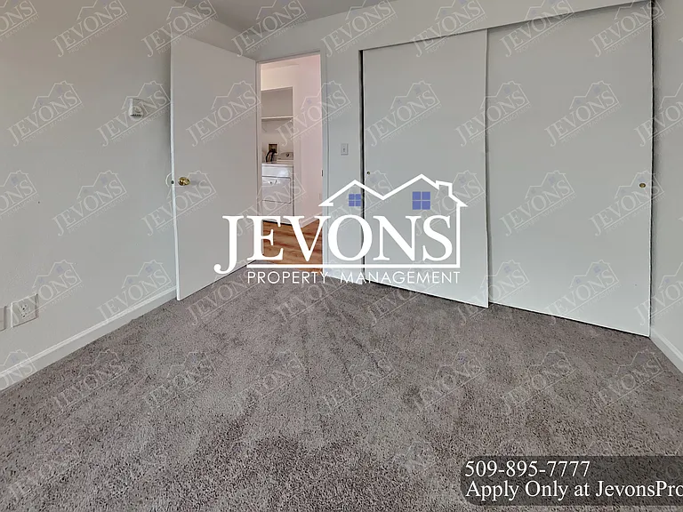 1722 E 56th St #2 — Photo 16