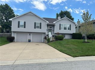 817 NE Michael Dr, Lees Summit, MO 64086