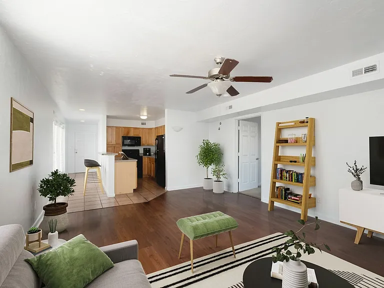 College Manor - Penthouse