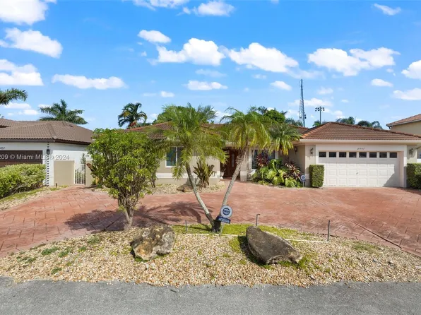 8447 NW 201st Ter, Hialeah, FL 33015