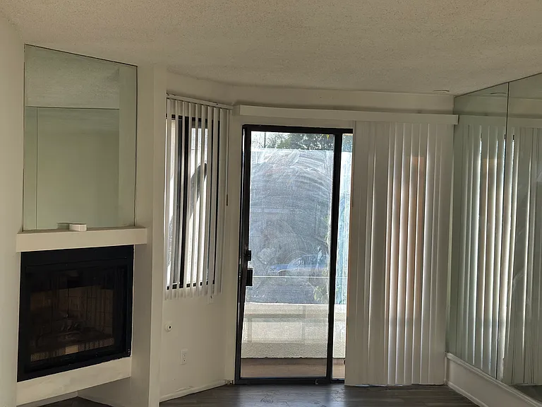 6323 Reseda Blvd #33 — Photo 7