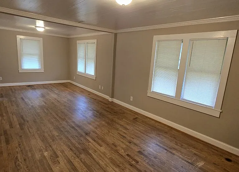 4354 Pineview Dr — Photo 2