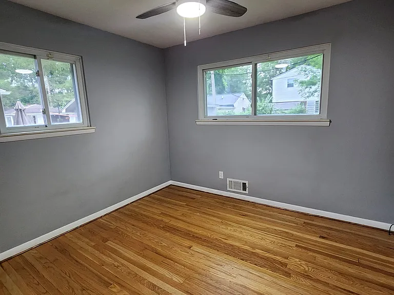 1704 Rowland Ave — Photo 7