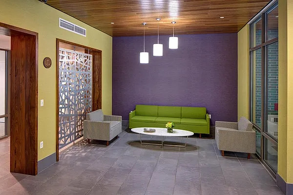 Rented by Lisa Management | media 35