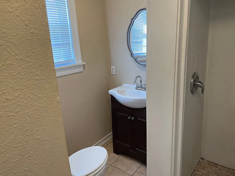213 W Seneca St — Photo 18