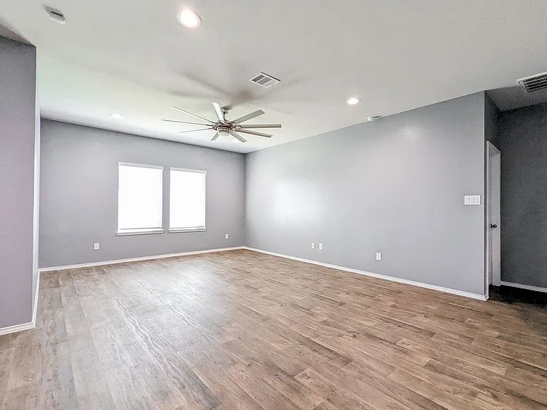 14541 Montclair Way — Photo 9