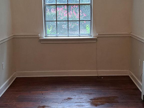 5th image of 2403 Aiken Dr