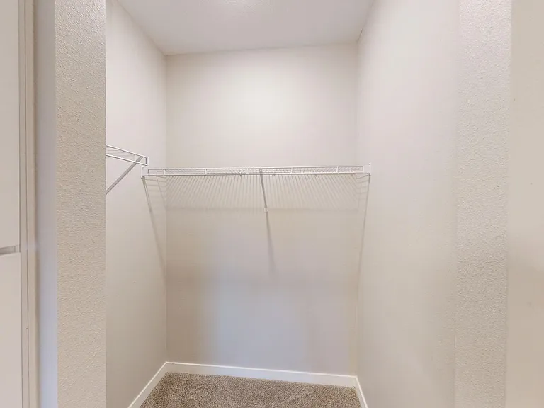 South Pointe Apartments — Photo 36