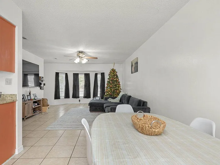 400 Brown Pl — Photo 7