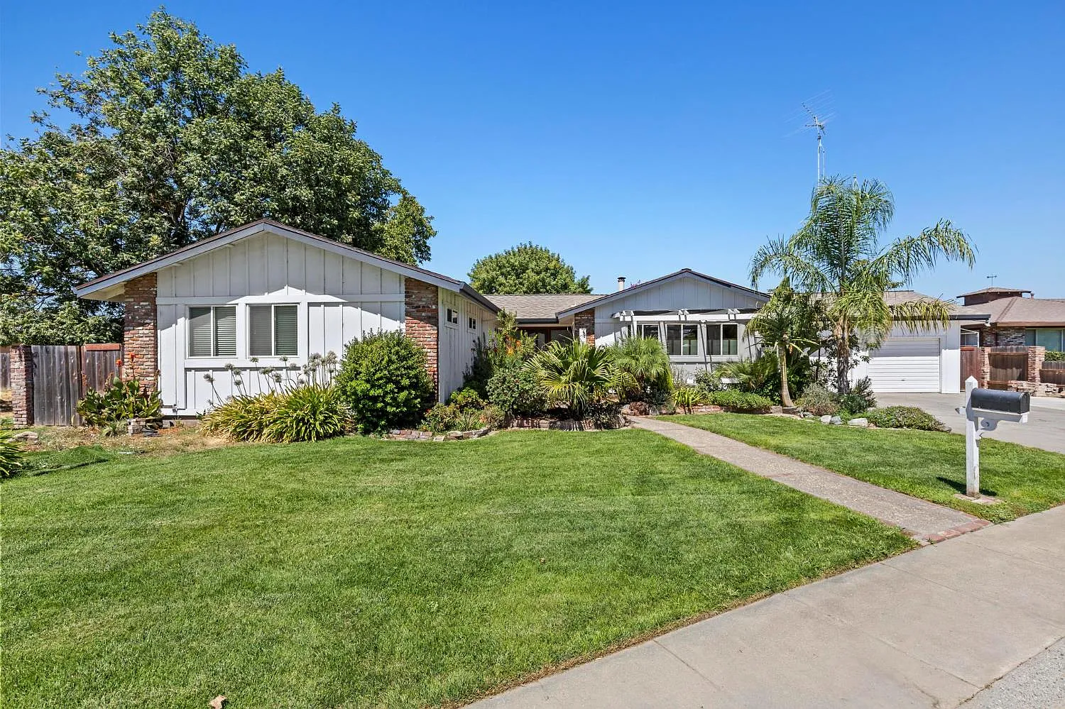 30 Walnut Tree Dr photo 1