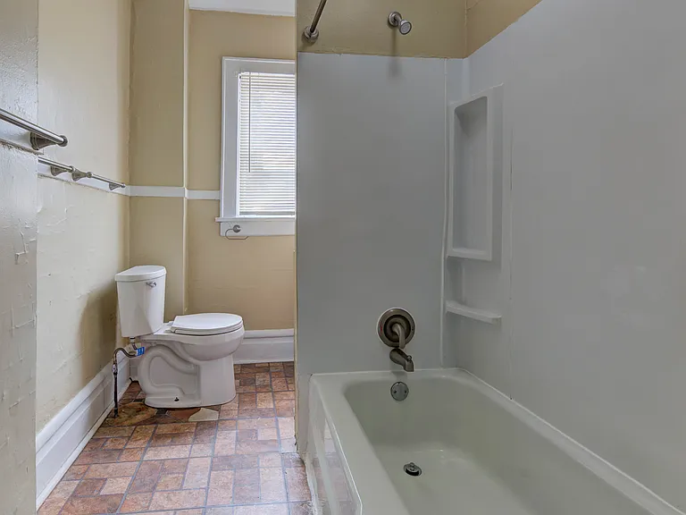 1638 Indianola Ave — Photo 18