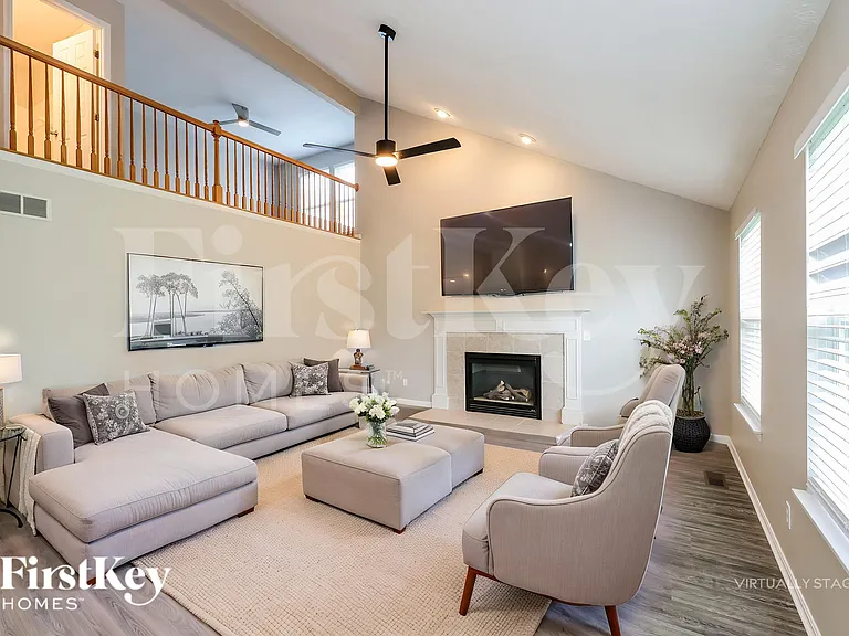 1211 Parkside Dr — Photo 4