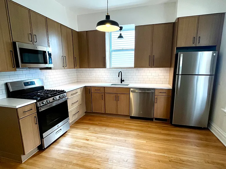 1652 N Avers Ave #1 — Photo 10