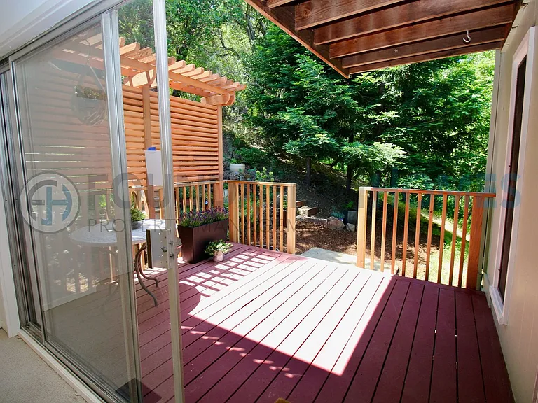 140 Redwood Rd — Photo 21