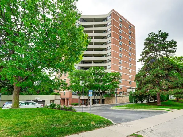 95 La Rose Ave #208, Toronto, ON M9P 3T2