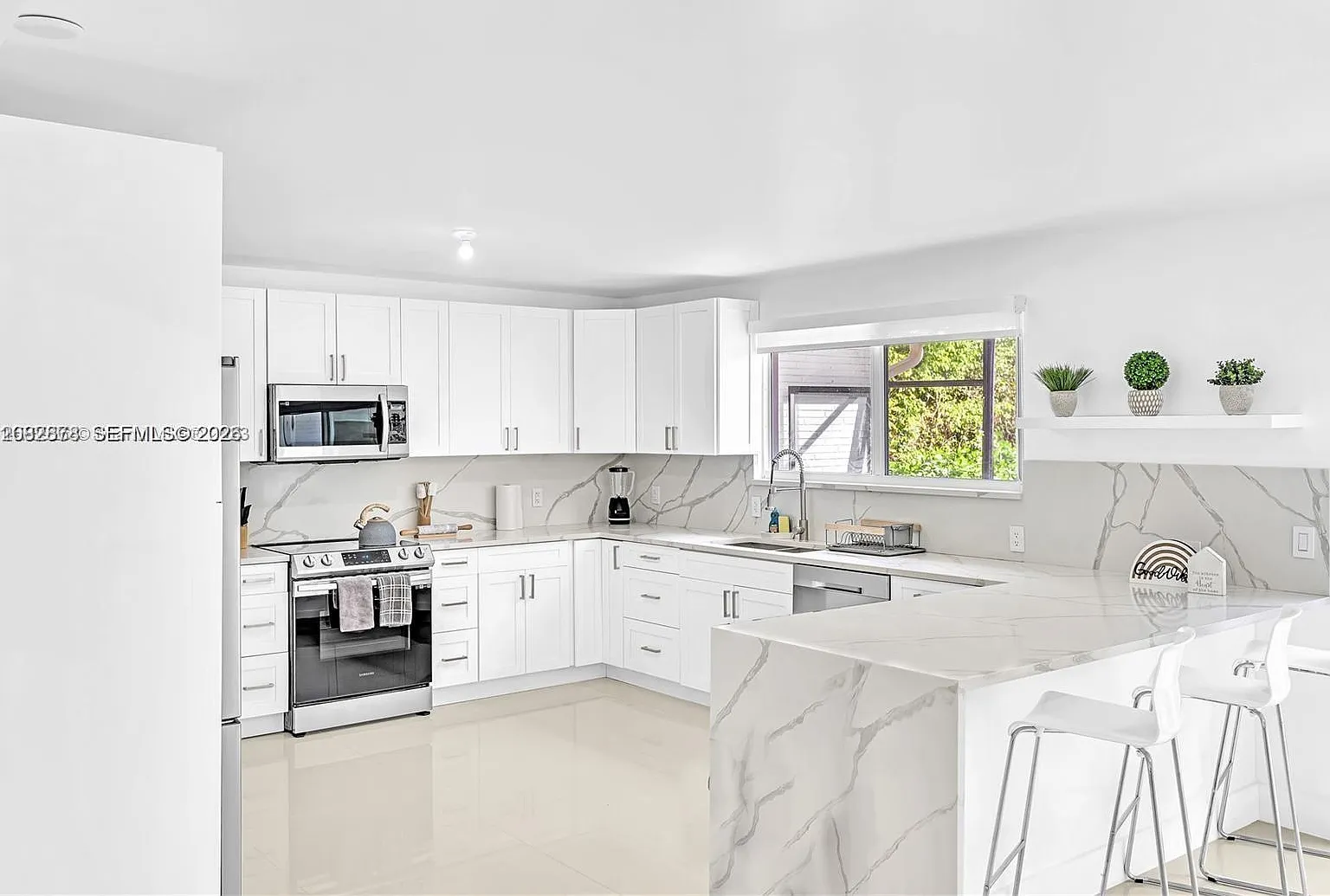 Hollywood Hills North Sec — Photo 3