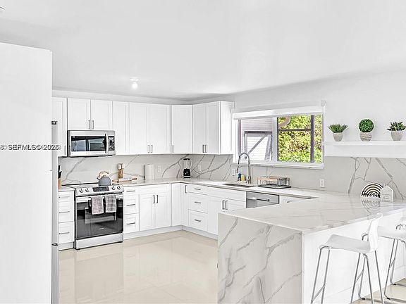 3rd image of 3370 N 36th Pl