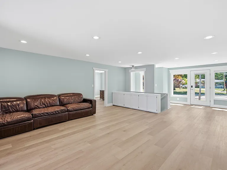 2200 S Long Lake Rd — Photo 5