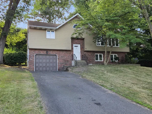 6 Kovacs Place, Wallingford, CT 06492