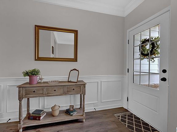 2nd image of 547 Bridlewood Cir