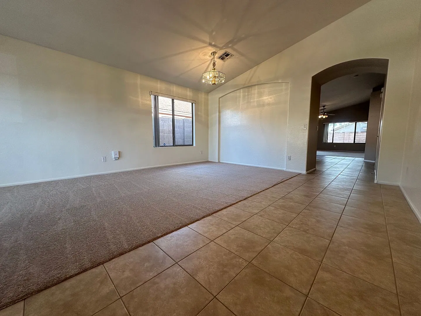 Single Level 4 Bedroom Home With 2 Car Garage Near 202 & Guadalupe — Photo 4
