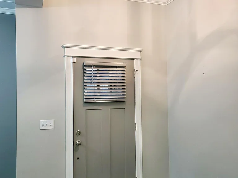620 Montrose Dr — Photo 17
