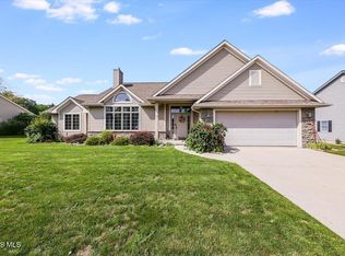 709 Parkside Dr, Wauseon, OH 43567
