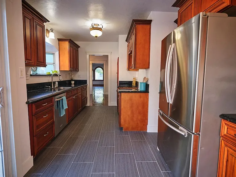 935 E Clinton Ave — Photo 14