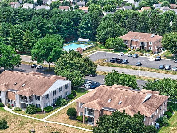 3rd image of 2649 Rolling Green Dr