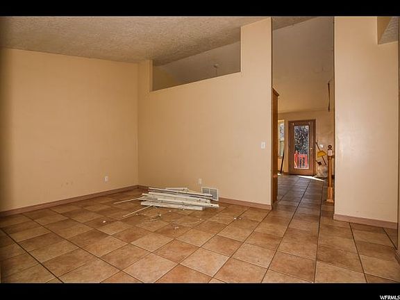 3rd image of 5732 N Aberdeen Ln