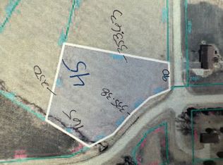 45 Country Ln, Freeport, IL 61032