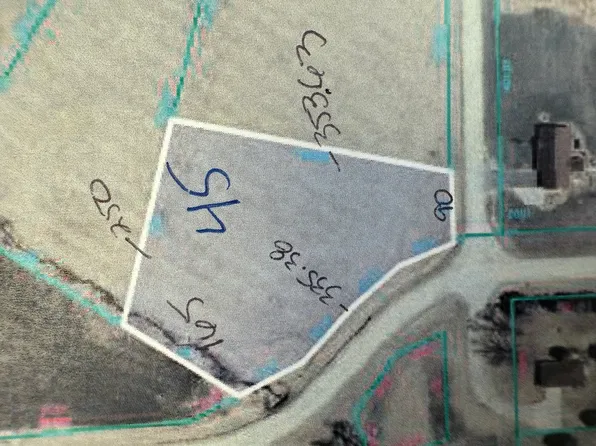 45 Country Ln, Freeport, IL 61032