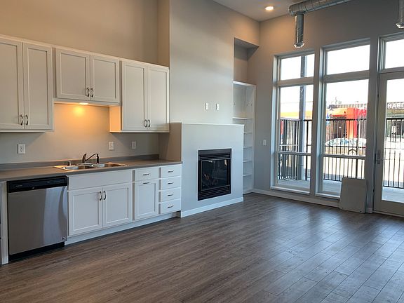 5th image of 24 College Ave N #810