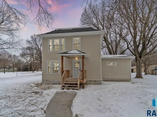 1040 Washington St, Centerville, SD 57014