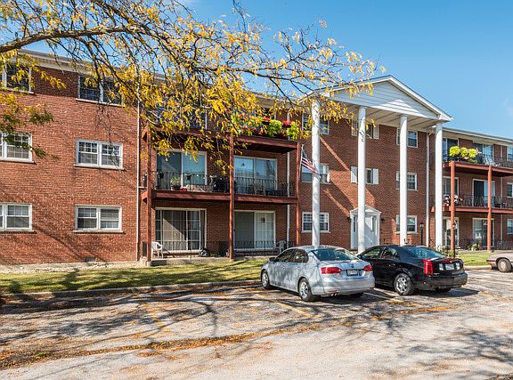 2nd image of 6135 W 94th St APT C2