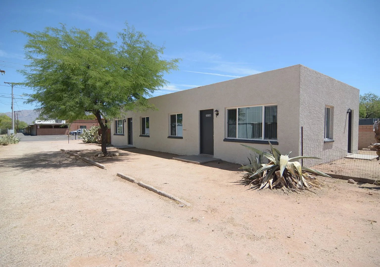 Remodeled 1 Bedroom 1 Bath Duplex! Central Tucson Location! — Photo 2