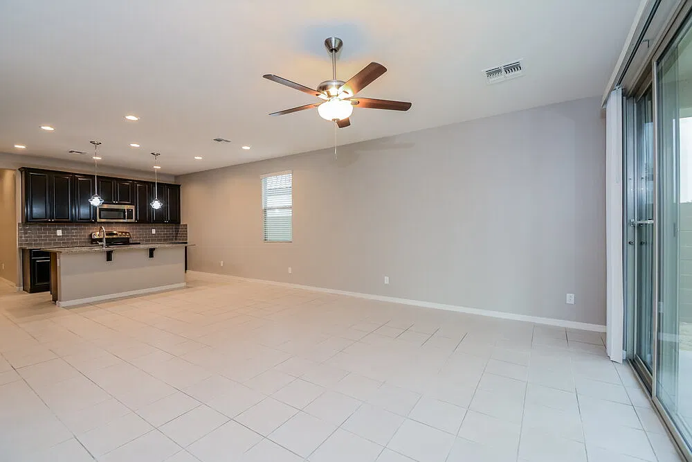 3 bed, 2.0 bath, 1593 sqft, $2,030 — Photo 4