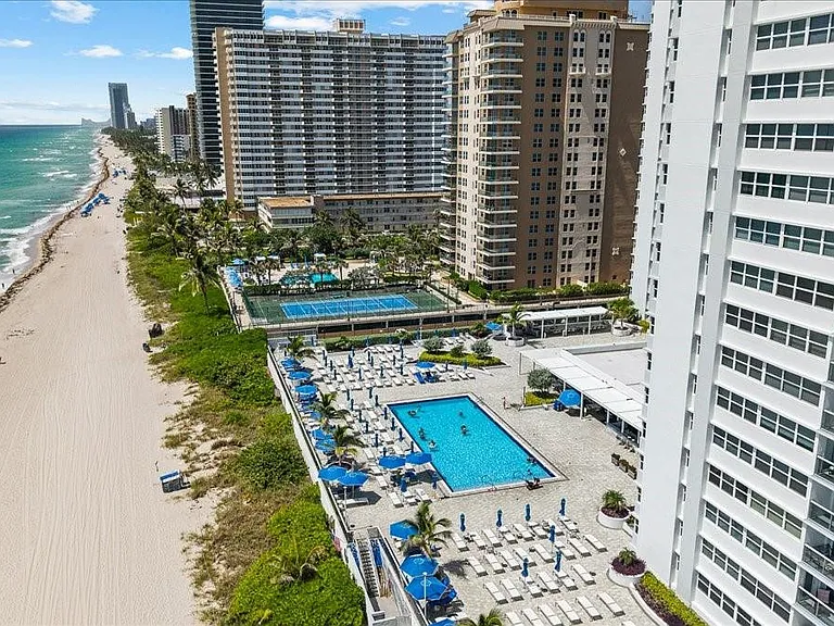 1890 S Ocean Dr #Penthouse 4 — Photo 33